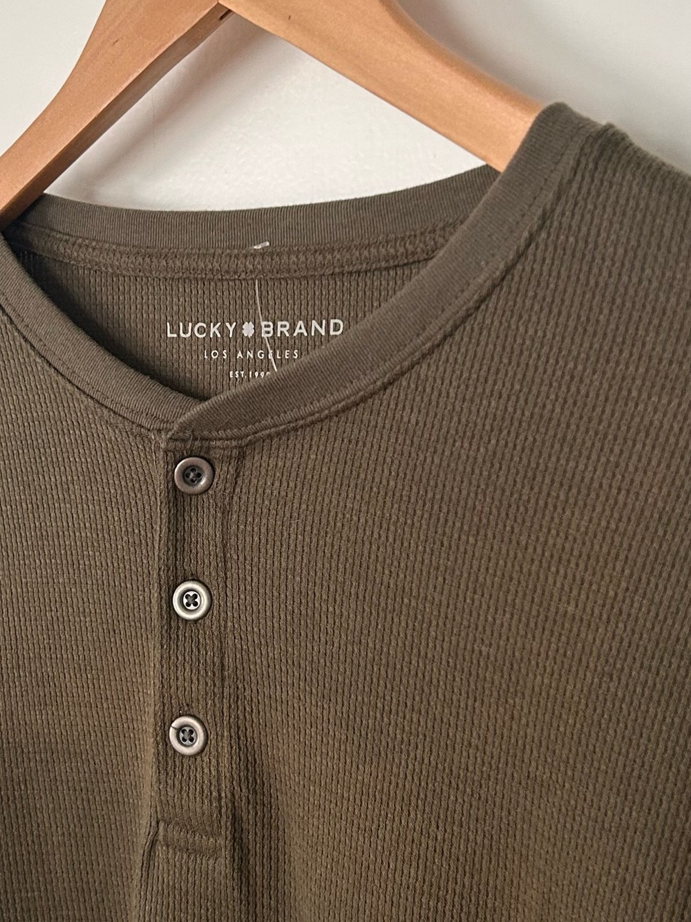 Lucky Brand NWT Men’s Size M Long Sleeve Waffle Knit Henley Sweater - Picture 7 of 13